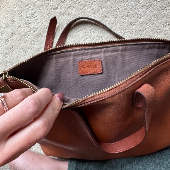 Classic Madewell Leather Crossbody Bag - Picture 2 of 4